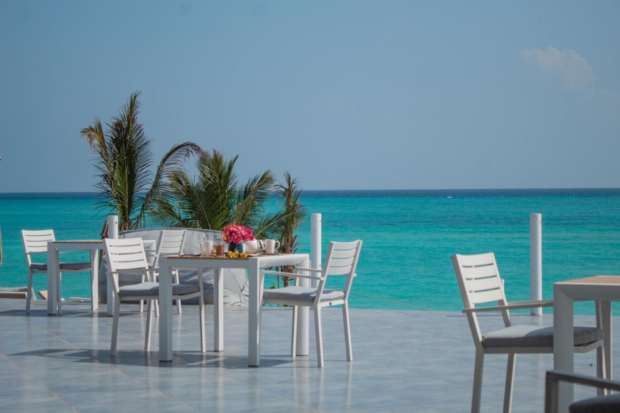 Oasis Blu Beach Resort-Adults Only Нунгви Екстериор снимка